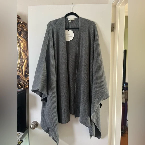 Weekend Stories Poncho - Picture 8 of 8